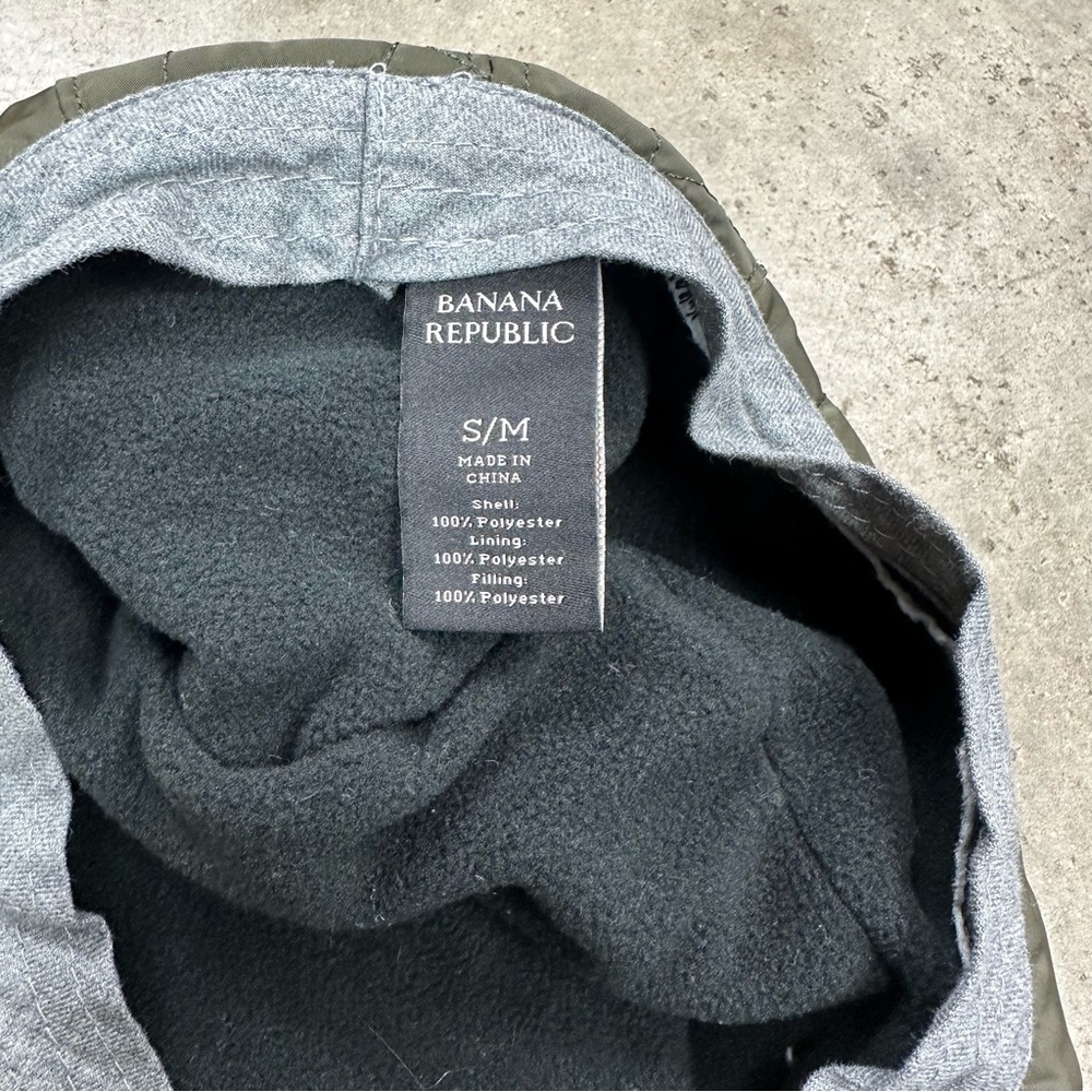 Banana Republic quilted nylon newsboy cap with fleece lining - Picture 6 of 6